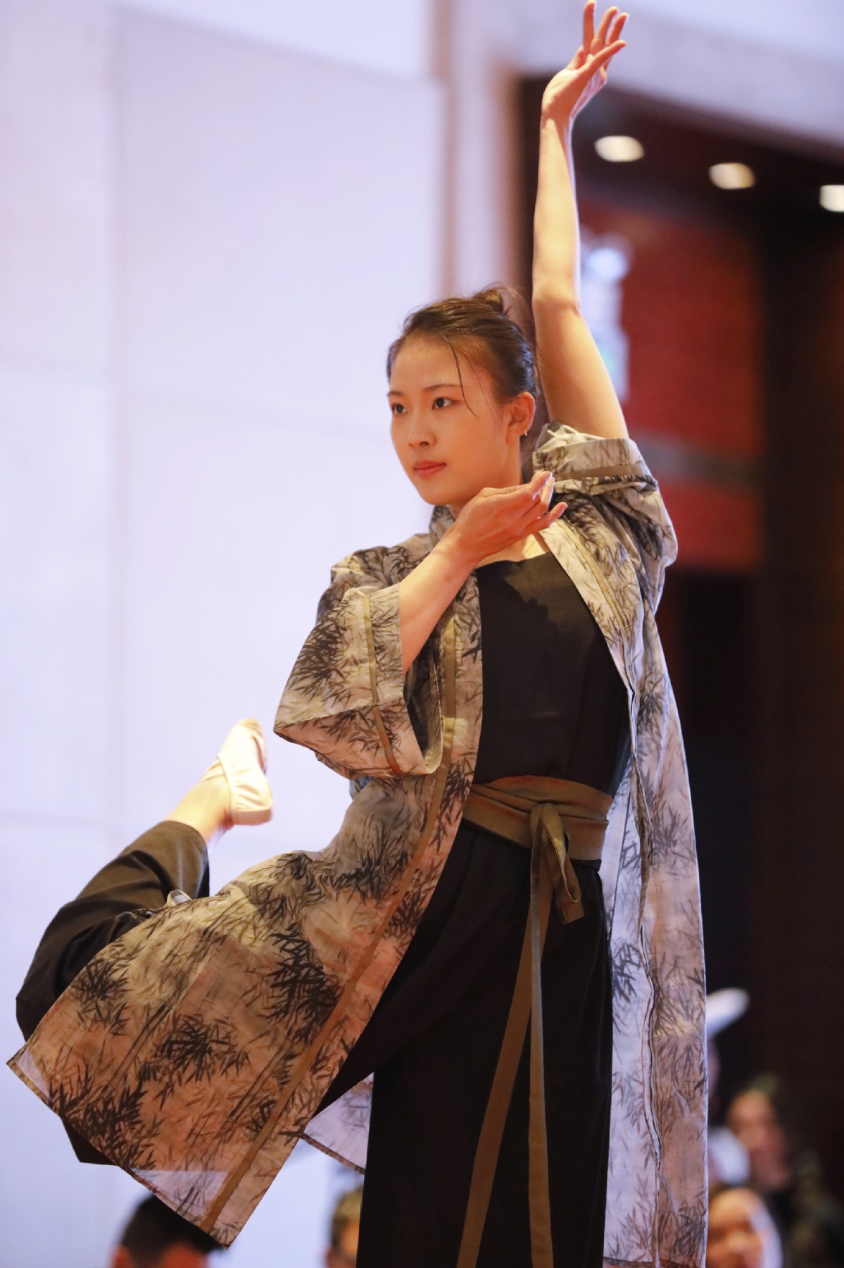 综合网络投票情况和现场评委打分益西曲珍李苑铭郎艳等分别获得冠
