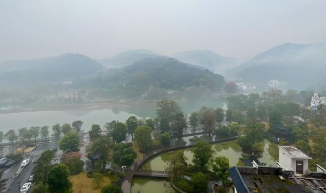  今年元旦假期，广东一度出现雨雾天气 图/羊城晚报记者 梁怿韬 摄