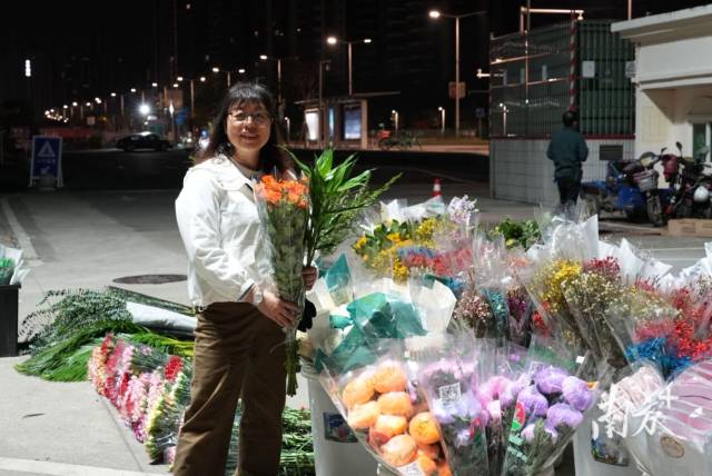 何金喜经常和湾仔“花公”“花婆”打交道。 何金喜经常和湾仔“花公”“花婆”打交道。