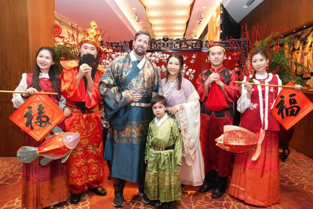 广东省文化和旅游厅邀请海外友人体验“粤味中国年”。南方+记者 王俊涛 摄