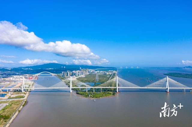 珠海的蓝天白云。 珠海的蓝天白云。