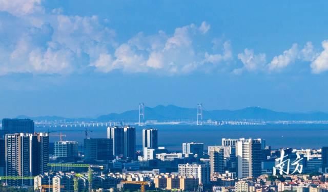 从珠海高新区远眺深中通道。 从珠海高新区远眺深中通道。
