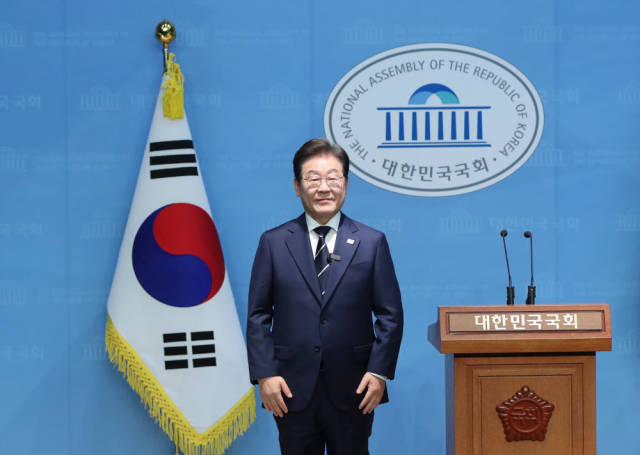 4月11日,李在明在韩国首尔举行的新闻发布会上亮相。新华社记者 姚琪琳 摄 4月11日,李在明在韩国首尔举行的新闻发布会上亮相。新华社记者 姚琪琳 摄