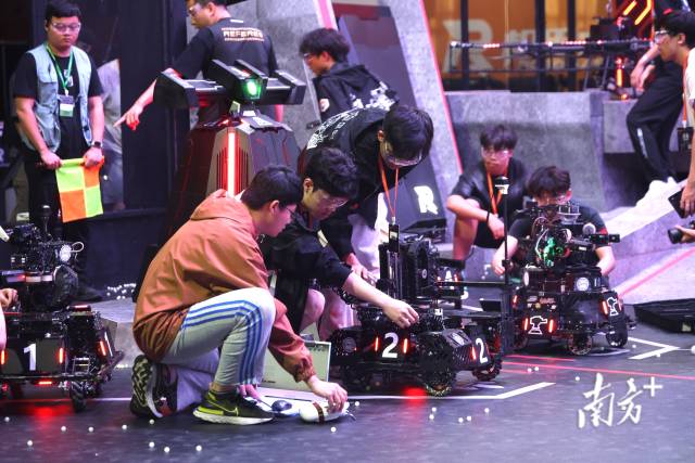RoboMaster 2025机甲大师超级对抗赛·区域赛比赛现场。
