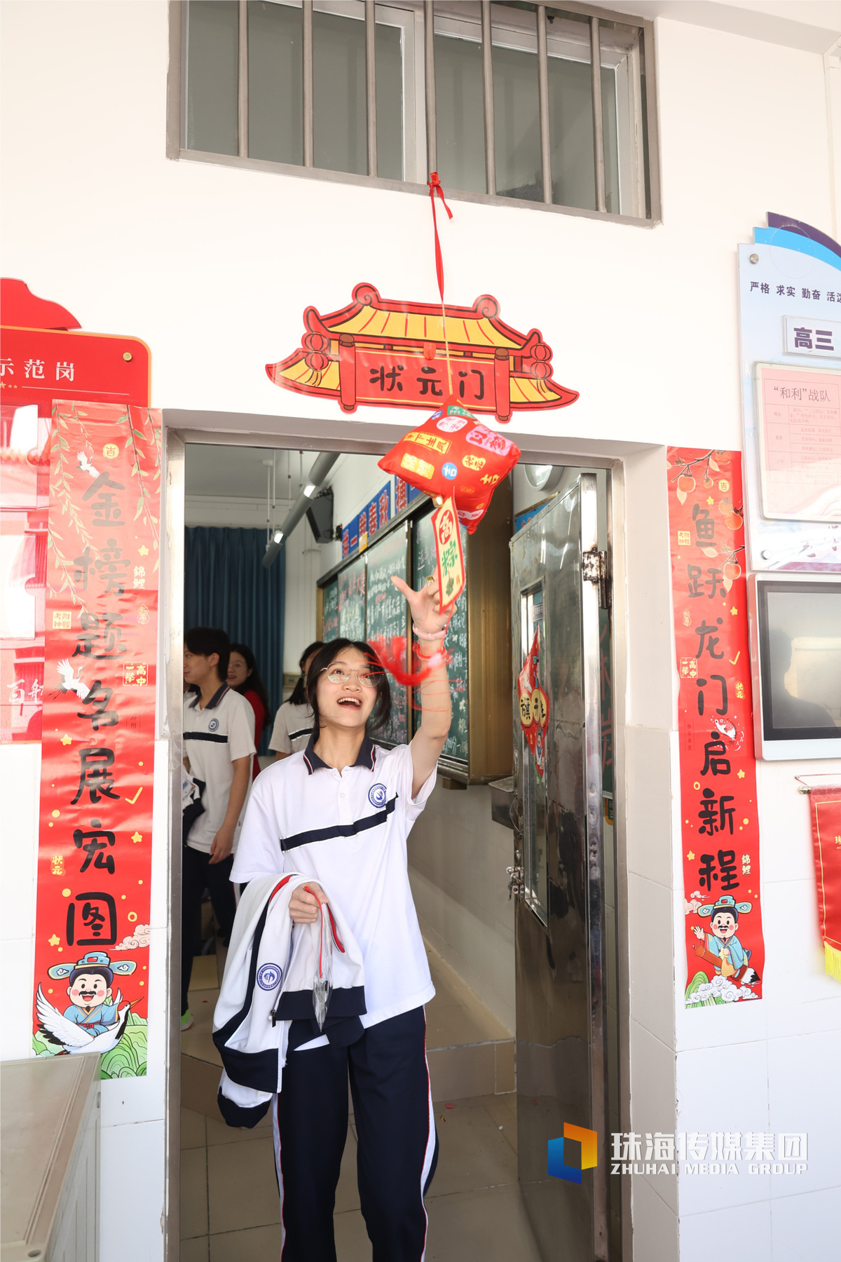 梁冠贤 (1).jpg
