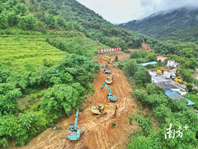 黄茅峡水库工程施工现场。 黄茅峡水库工程施工现场。