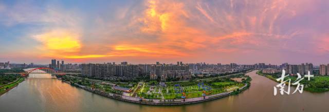 夕阳下的东平河水轴。廖明璨 摄