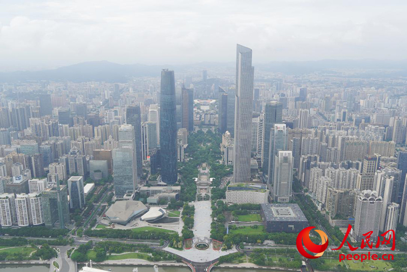 广东是我国首个经济总量突破14万亿元的省份,图为广州城市新中轴线珠江新城。人民网 王雅蝶摄 广东是我国首个经济总量突破14万亿元的省份,图为广州城市新中轴线珠江新城。人民网 王雅蝶摄