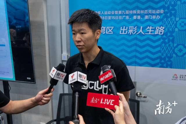黄思静接受采访。 黄思静接受采访。