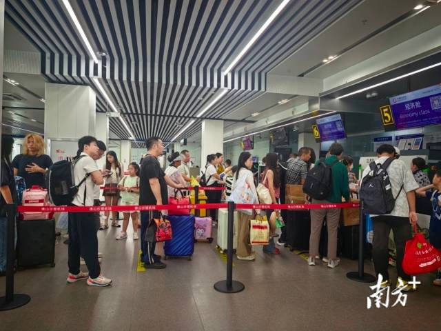 暑运期间,佛山机场旅客吞吐量近28万人次。佛山机场供图 暑运期间,佛山机场旅客吞吐量近28万人次。佛山机场供图