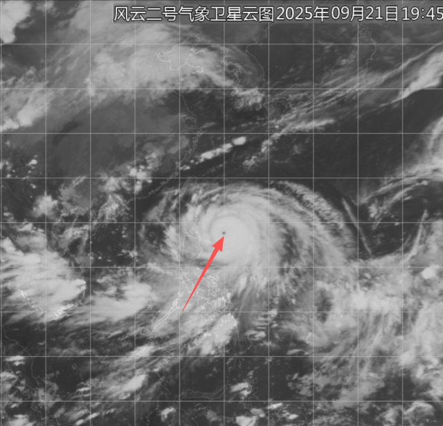 在9月21日19时45分，台风眼保持圆润清晰，台风结构完整。