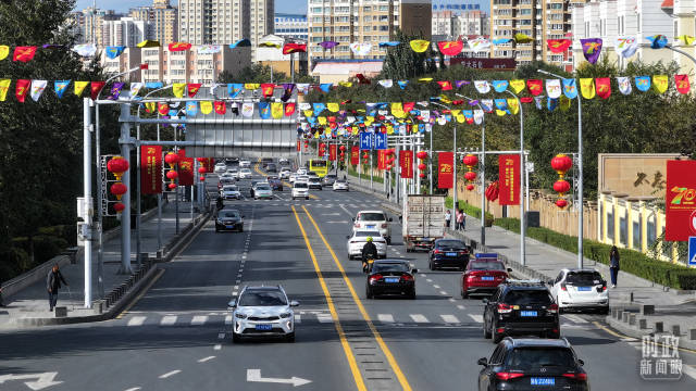 △乌鲁木齐街景。(总台央视记者范凯拍摄) △乌鲁木齐街景。(总台央视记者范凯拍摄)