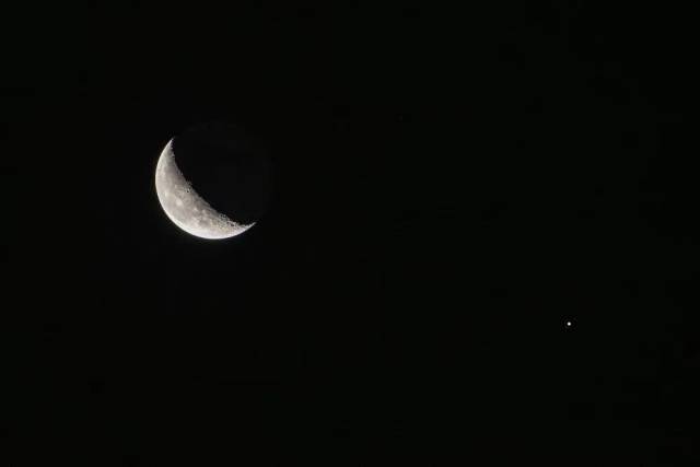 2023年7月12日,在重庆渝中区拍摄的木星伴月。(戴建峰 摄) 2023年7月12日,在重庆渝中区拍摄的木星伴月。(戴建峰 摄)