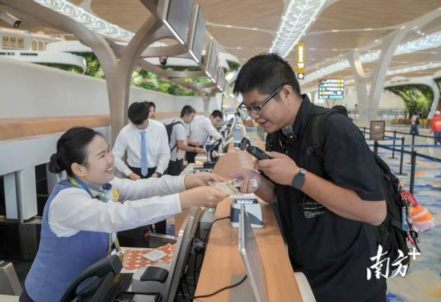 南方+ 钟志辉 拍摄