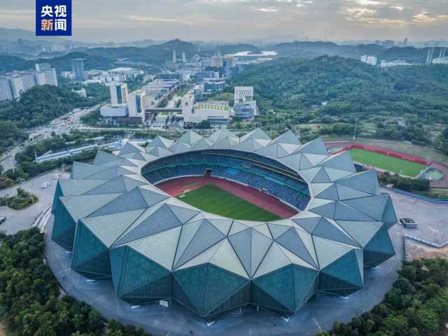 △深圳大运中心，全运会游泳比赛场地。