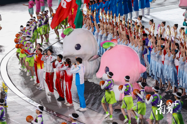 闭幕式上运动员们大合唱