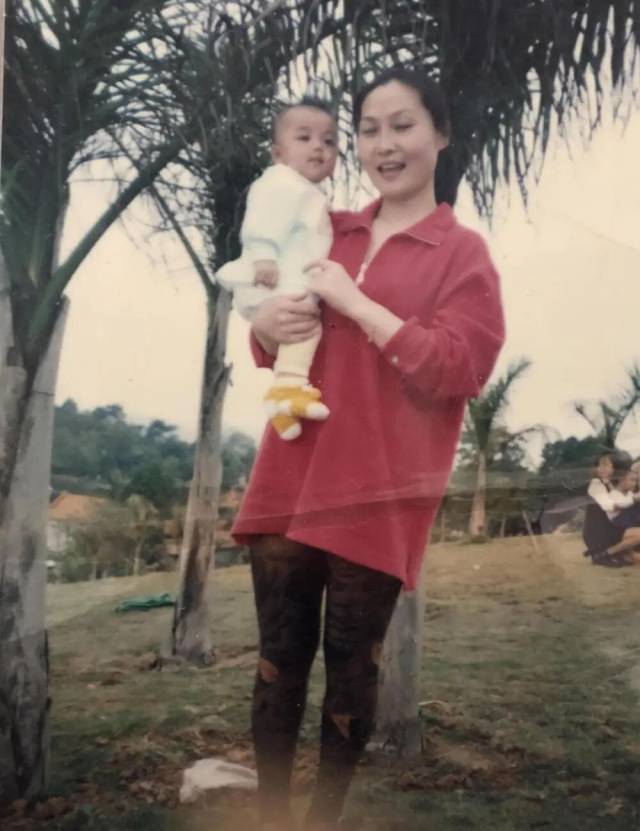 刘景扬与母亲的合影