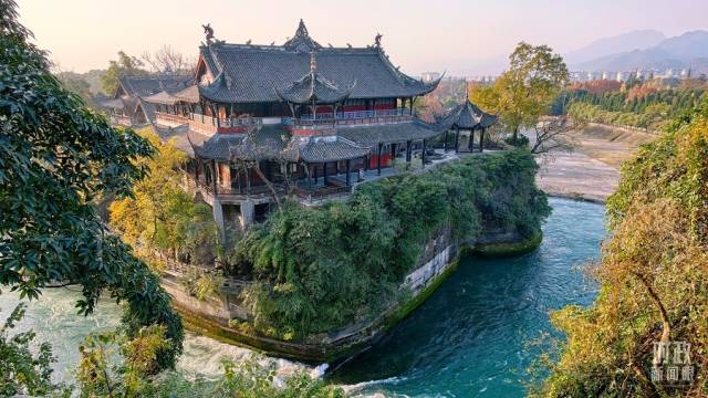 △离堆。（总台央视记者范一鸣拍摄）