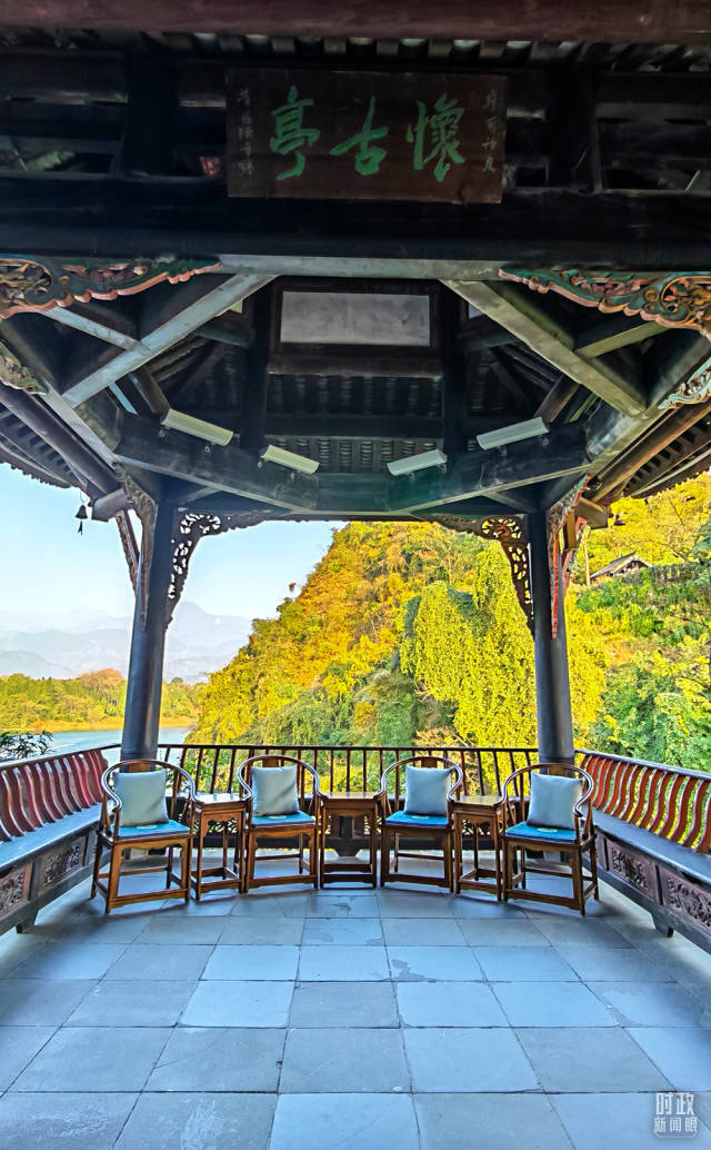 △怀古亭。两国元首夫妇在这里临水品茗，纵论天下。（总台央视记者郭鸿拍摄）