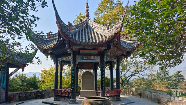 △观澜亭。（总台央视记者鄂介甫拍摄）