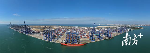 洋浦国际集装箱码头。南方+记者 钟志辉 摄