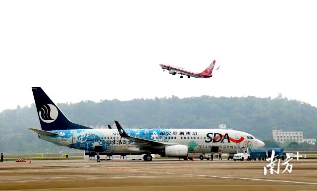 珠海机场客流量4月2日单日进出港旅客达3.8万人次，是今年以来单日客流最高的一天。 