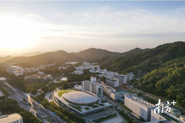 汕头大学校园。 许舒智 文国辉 摄