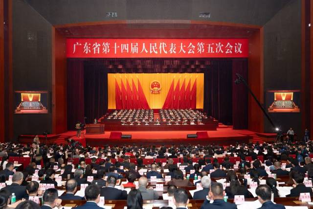 1月26日上午，广东省第十四届人民代表大会第五次会议在广州开幕。南方日报记者 王辉 张冠军 梁钜聪 张令 钟志辉 张迪 摄
