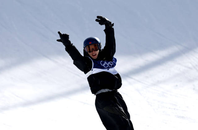 2月15日，中国选手苏翊鸣在单板滑雪男子坡面障碍技巧资格赛比赛后。新华社记者 王鹏 摄