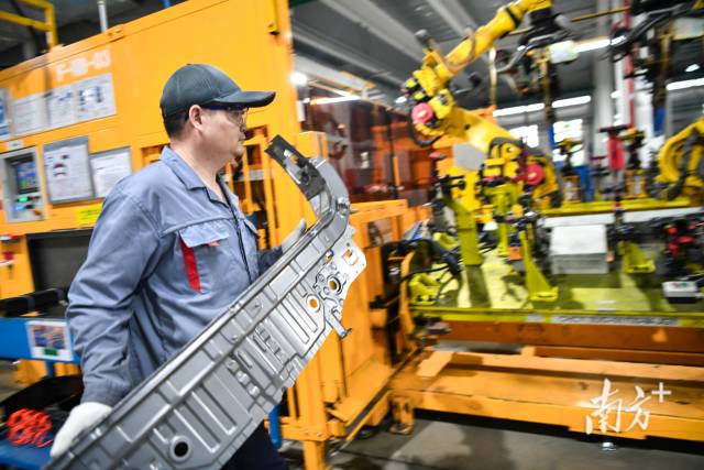 清远越发成为广州先进制造业产业链中的重要一环。图为广清产业园内,长华集团汽车冲焊件生产基地。 南方+记者 曾亮超 摄