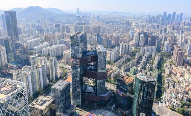 2024年前7个月,深圳平均每小时有28件专利获得授权,有9件发明专利获得授权。图为腾讯滨海大厦。