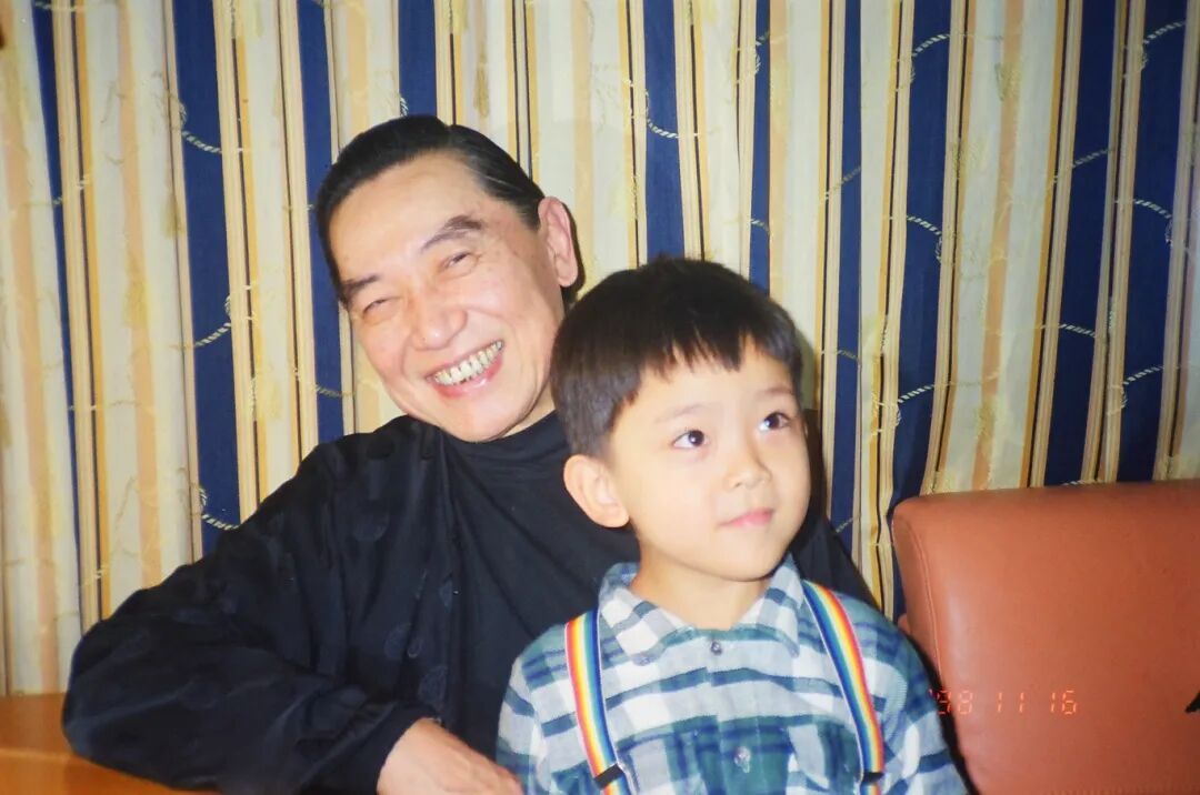 毕聪与钢琴大师傅聪5岁时照片.JPG